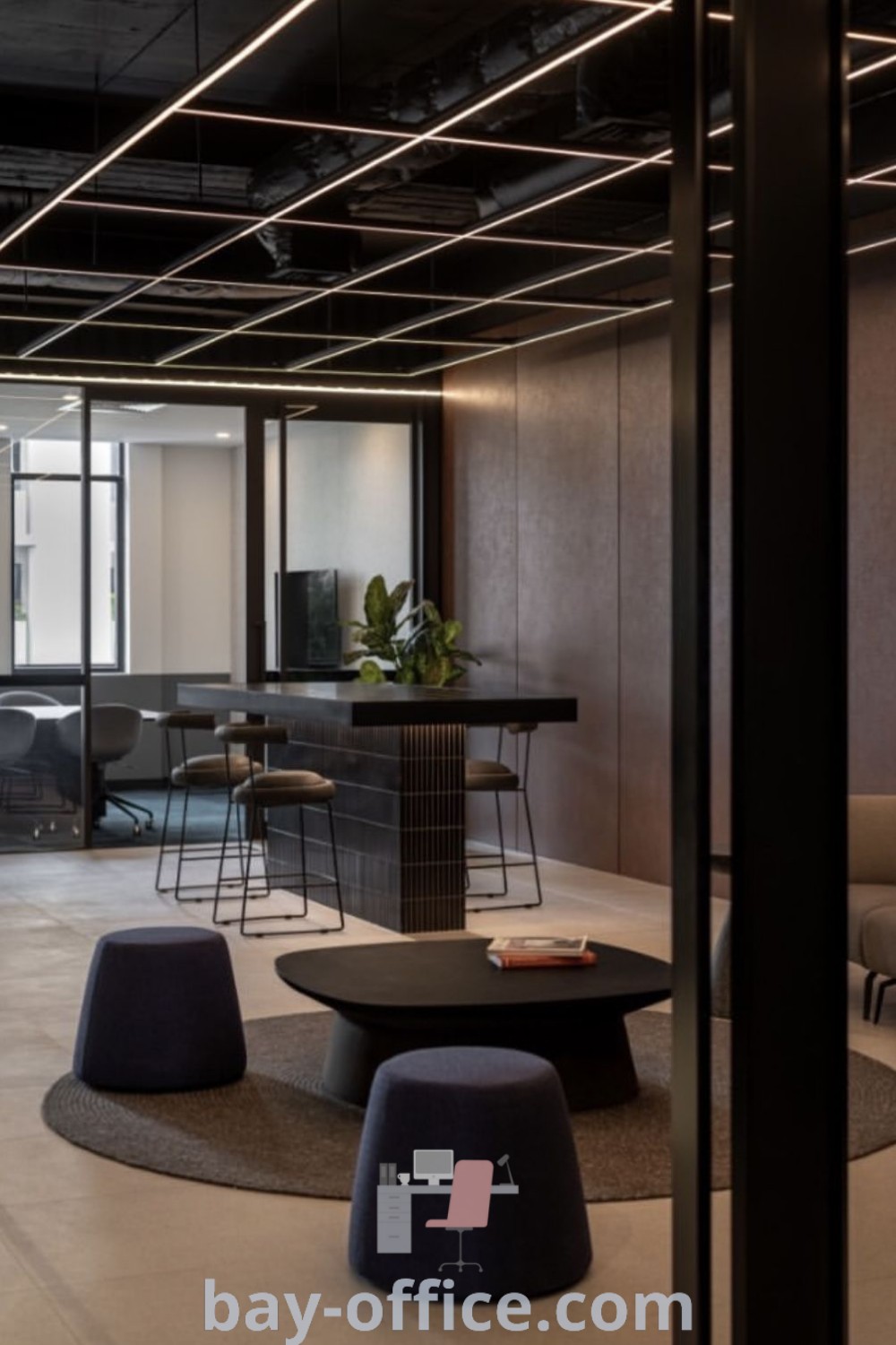 Office featuring black tables and stools, showcasing open kitchen partition ideas, sustainable living room concepts, and inspiring design trends. Perfect for maximizing productivity and comfort in your workspace. Explore more at bay-office.com.