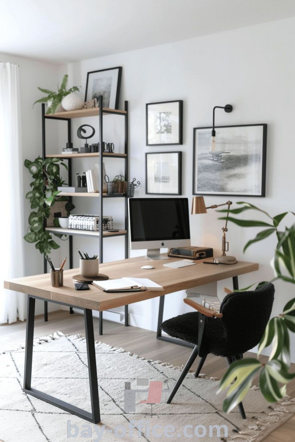 Black and white home office decor featuring a stylish black desk and white walls, perfect for small spaces. Explore inspiring design ideas for productivity and coziness at bay-office.com.