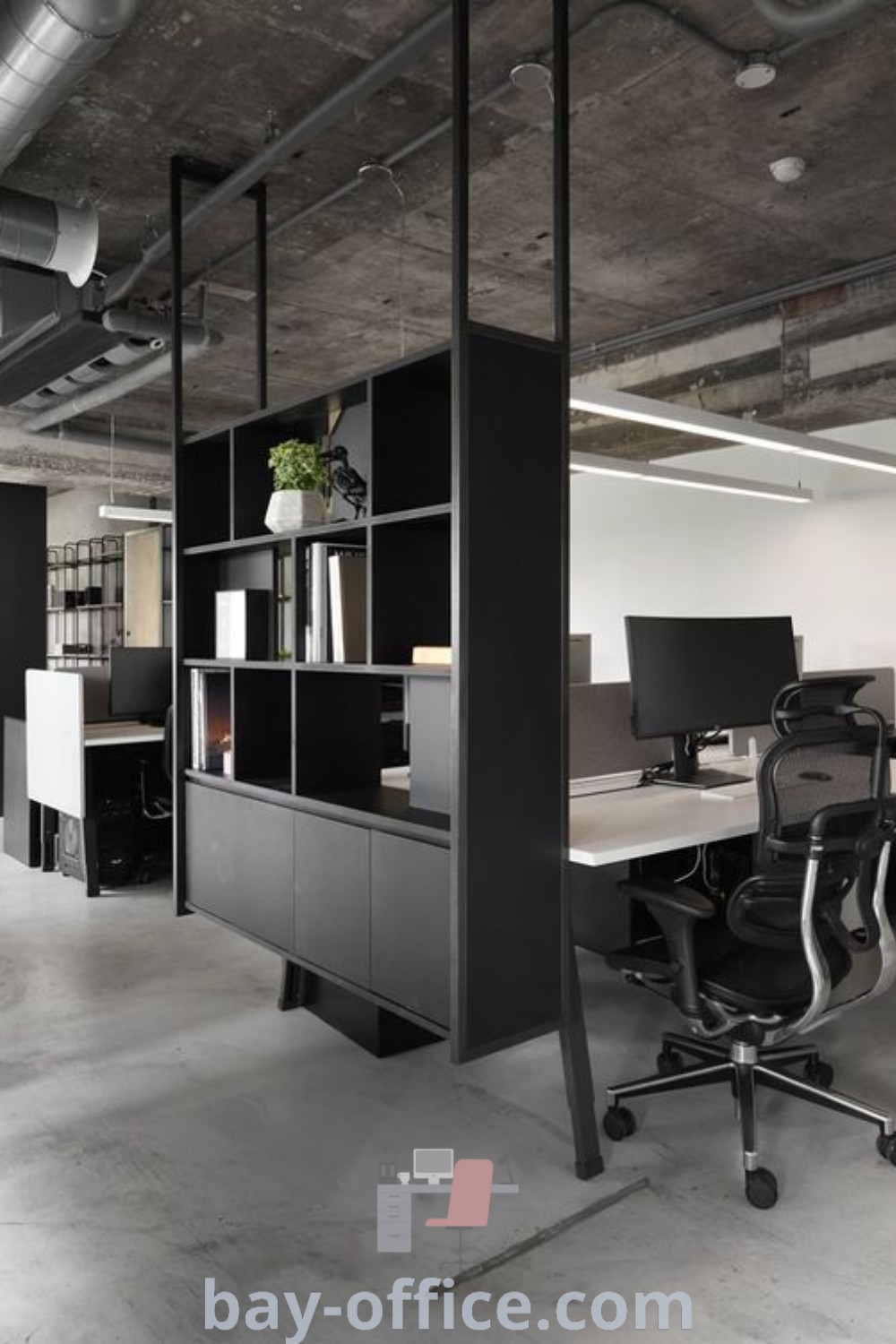 Industrial office design featuring black and white furniture, showcasing modern office interiors and aesthetic workspace planning. Discover office design inspiration that enhances productivity and creativity at bay-office.com.