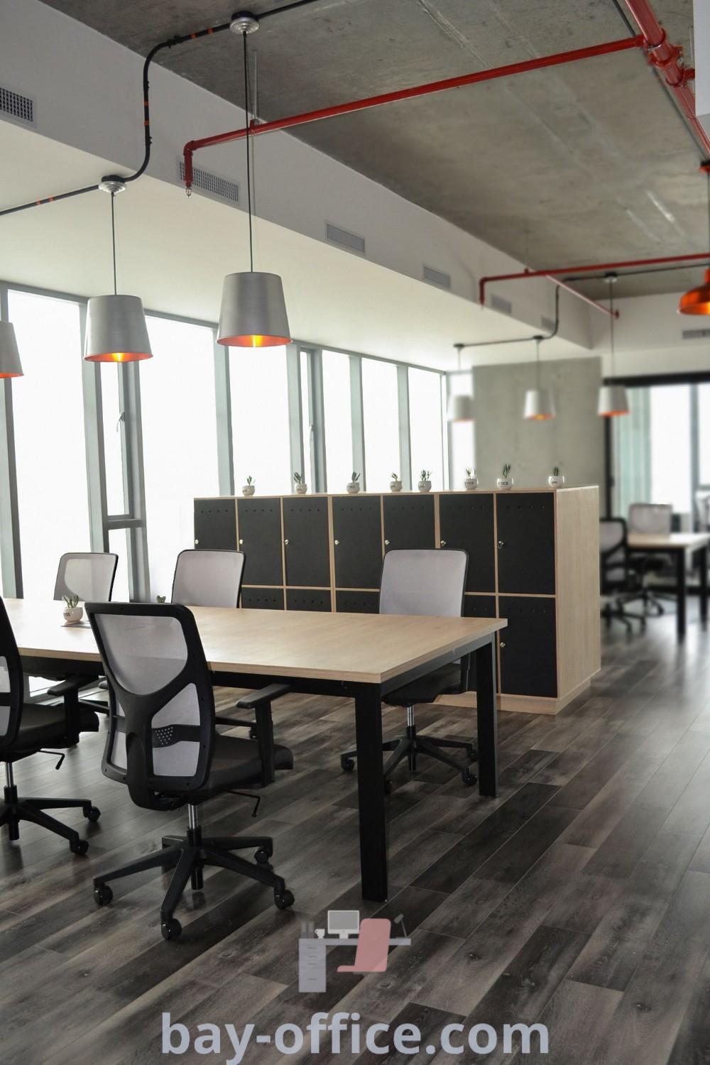 Industrial office featuring chairs and desks in a stylish design that enhances productivity and creativity. Discover inspiring office interior design ideas, office renovation tips, and modern home office solutions at bay-office.com.